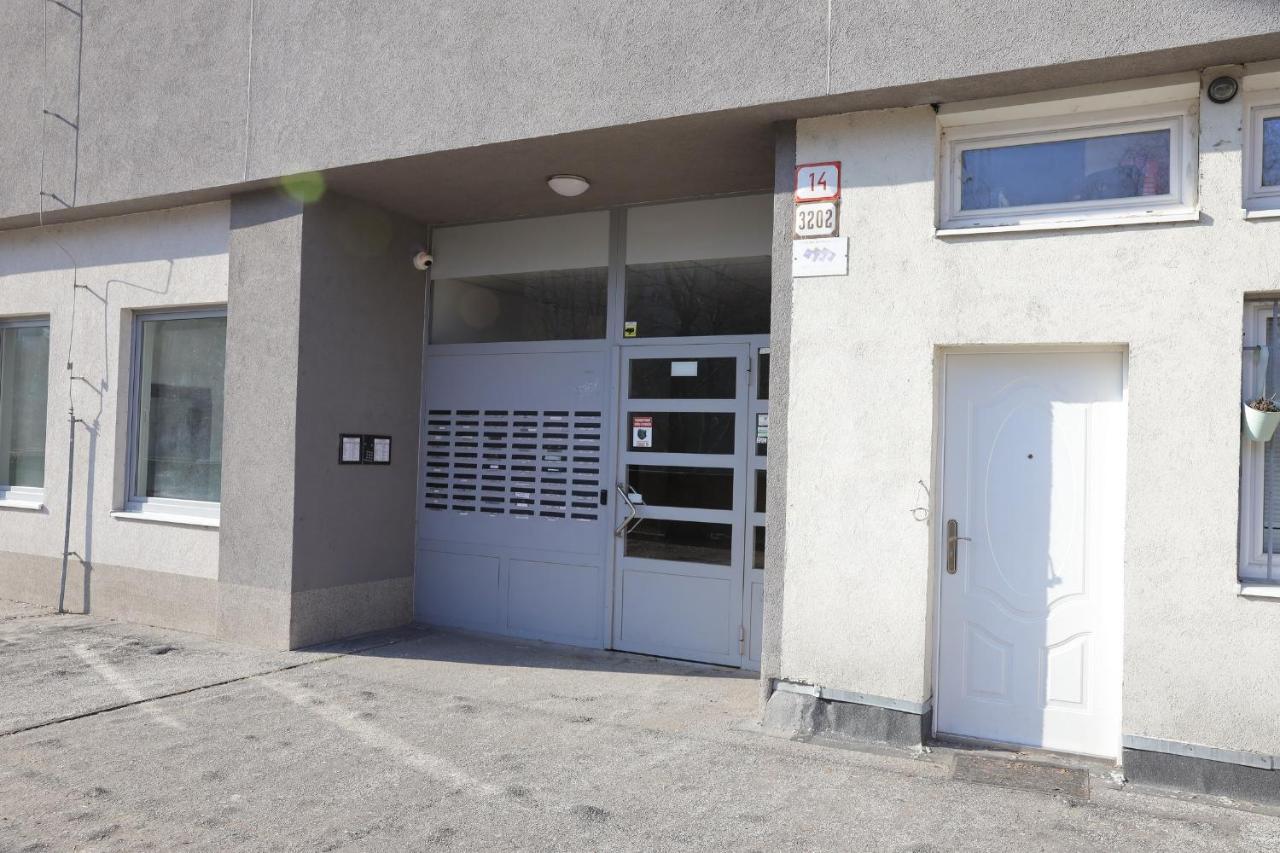 Sunny House Two Apartamento Bratislava Exterior foto